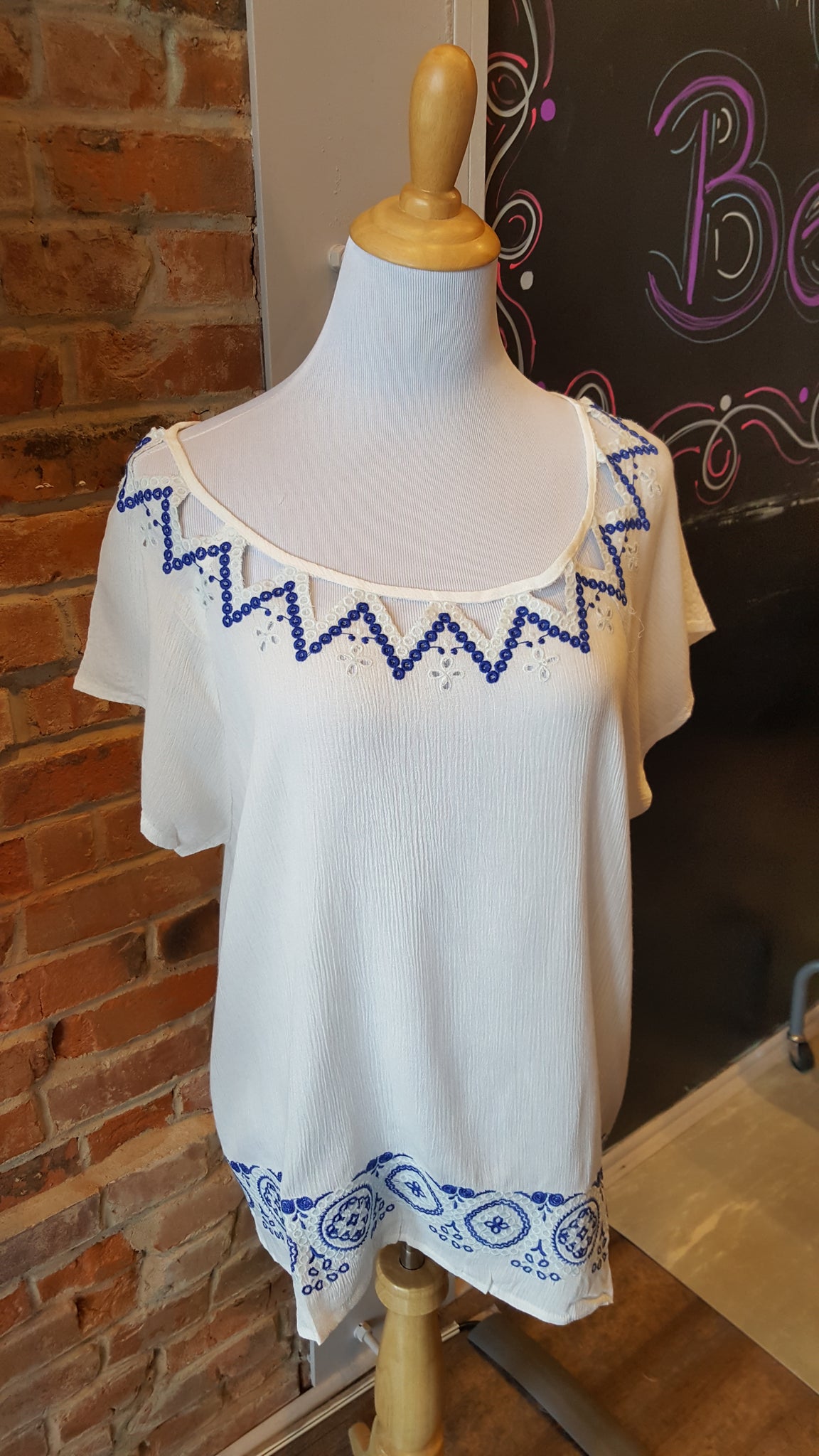 White Cobalt Short Sleeve Top W/ Embroidery